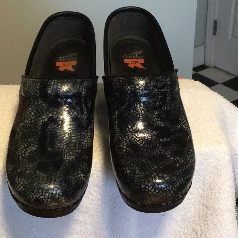Dansko Brand Women’s Marbled Colored Black,white,grey: size 40 good condition